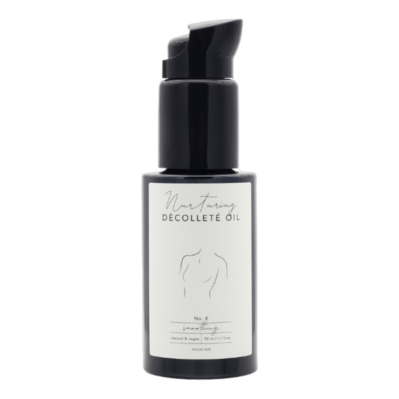 Schwarze Flasche mit Nurturing Décolleté Oil Nr. 8 von Hello Sue, 50 ml, auf weißem Hintergrund.