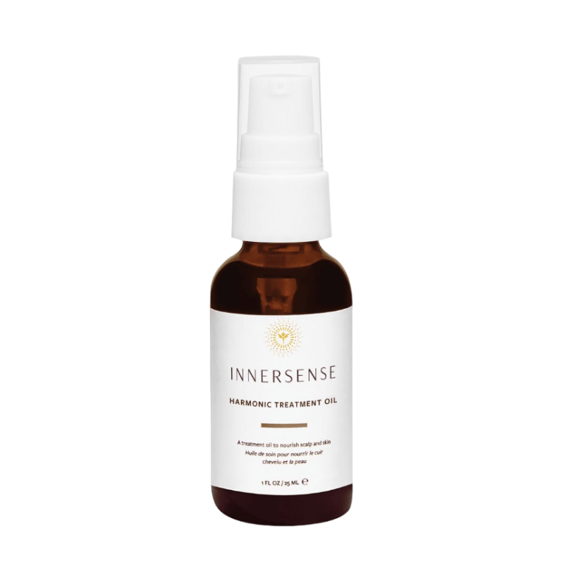 Braune Flasche Innersense Harmonic Treatment Oil mit weißem Etikett und Sprühverschluss, 1 fl oz (30 ml).