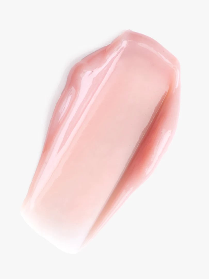 Nahaufnahme einer rosafarbenen Creme auf weißem Hintergrund.