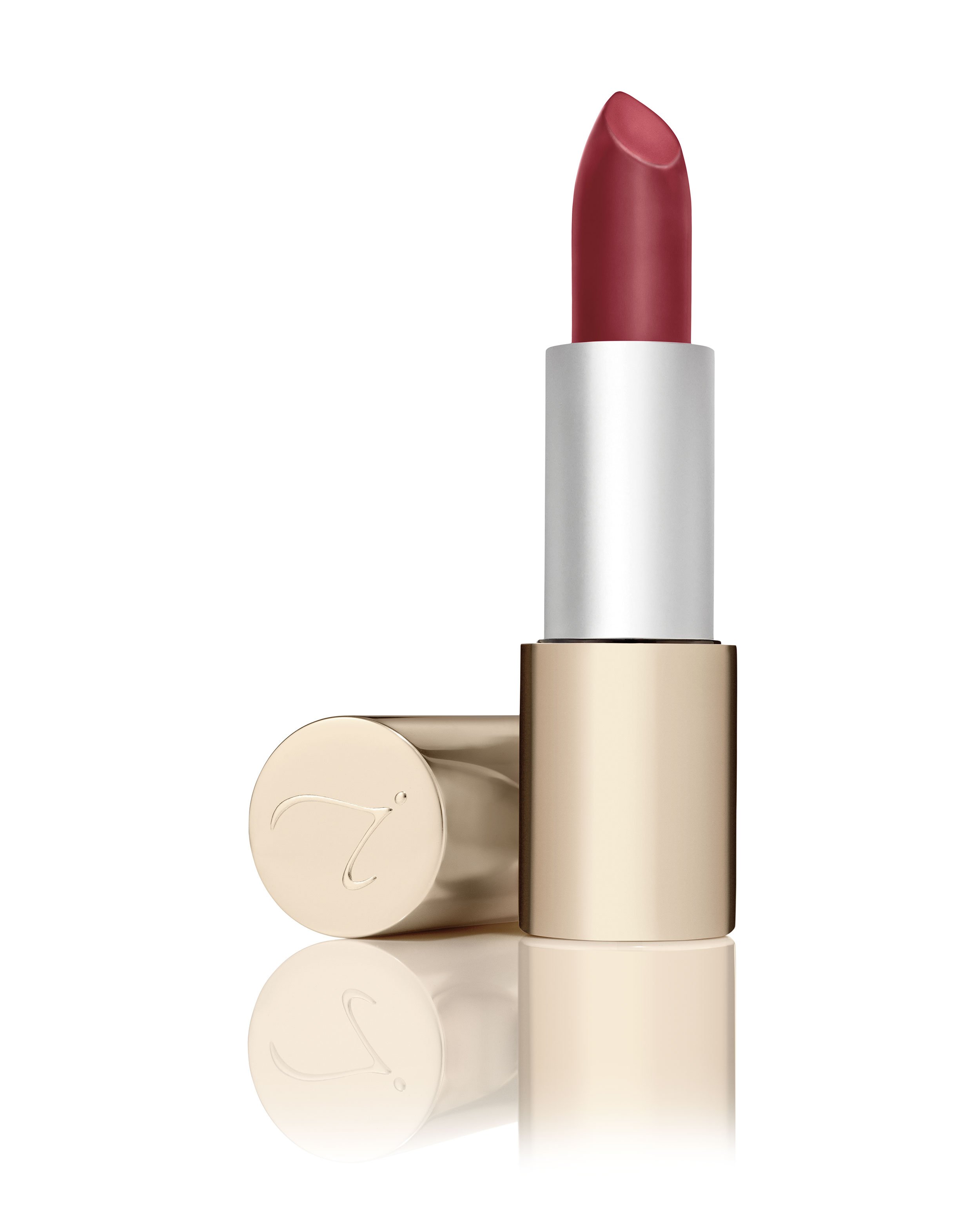 Roter Lippenstift in goldener Hülse, stehend mit abgenommenem Deckel, auf weißem Hintergrund.