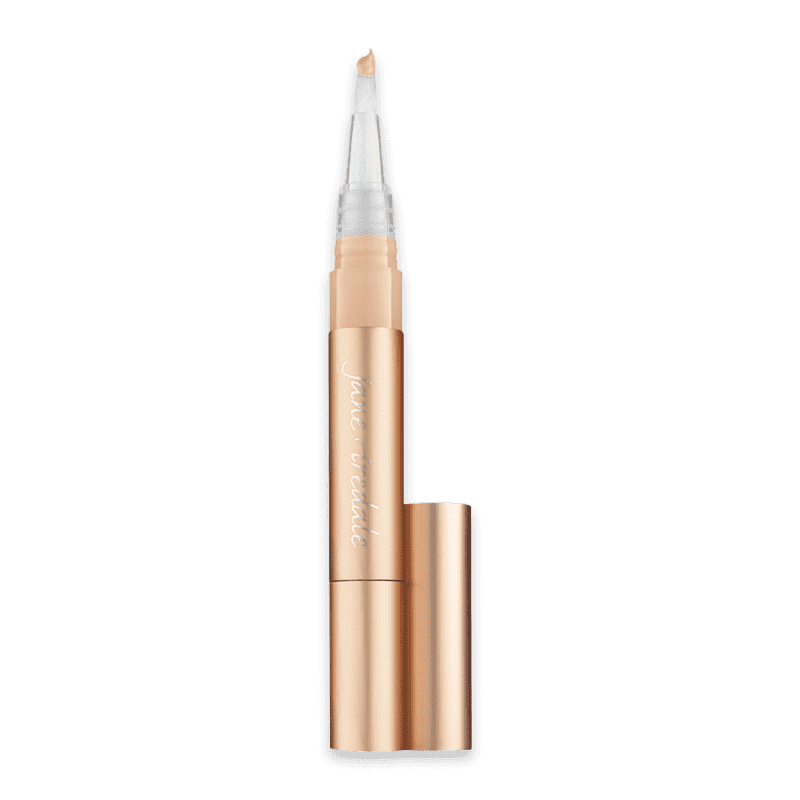 Goldener Concealer-Stift mit Pinselapplikator auf weißem Hintergrund.