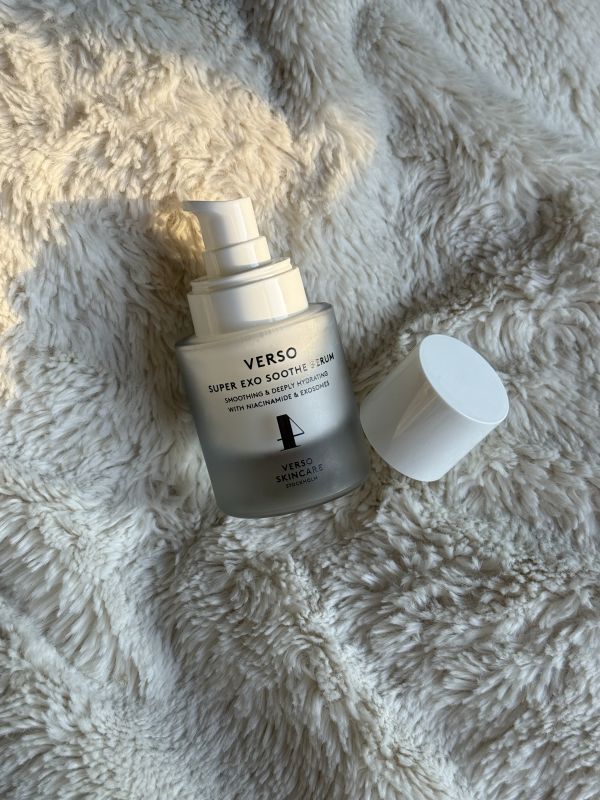 VERSO SKINCARE Super Exo Soothe Serum tamaño de viaje