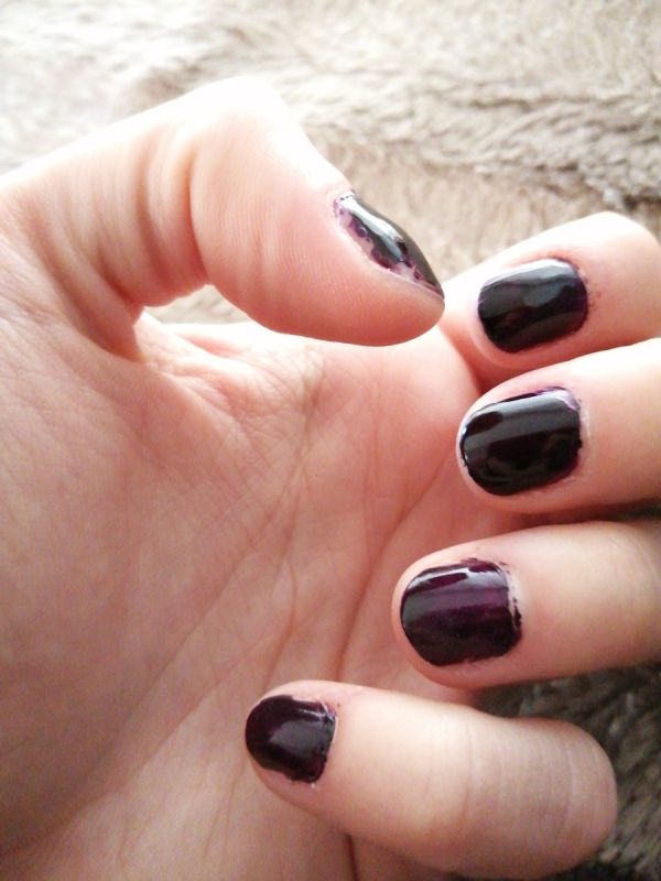 Korres efecto gel esmalte de uñas Smokey Plum 76