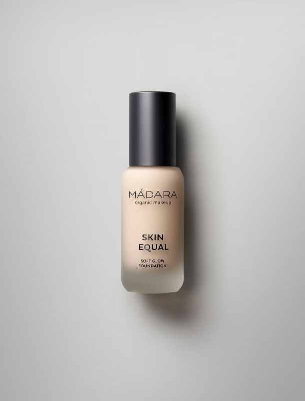MADARA Organic Skincare Base para piel SKIN EQUAL, #10 PORCELANA