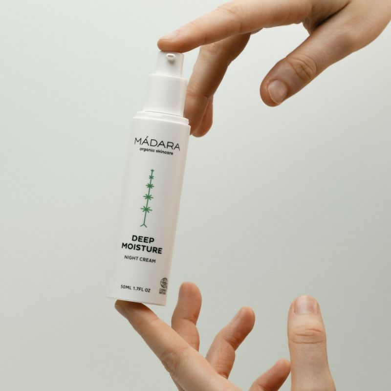 MADARA Organic Skincare CREMA NOCHE REGENERADORA DE HUMEDAD PROFUNDA