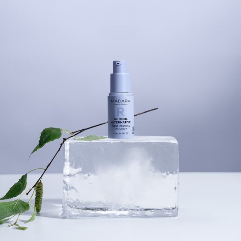 MADARA Organic Skincare RETINOL ALTERNATIVE suero de ojos alternativo con retinol de origen vegetal