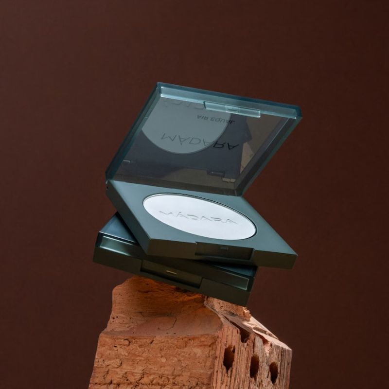 MADARA Organic Skincare AIR EQUAL Soft Silk Mineral Powder, #0 TRANSLÚCIDO