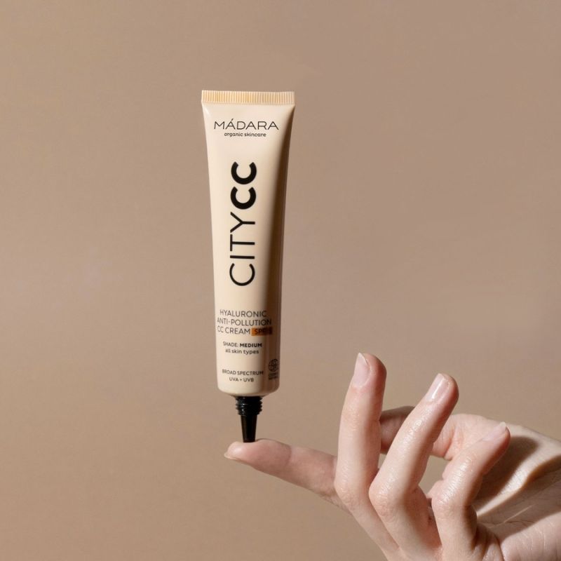 MADARA Organic Skincare CITY CC Crema CC Anticontaminación con Ácido Hialurónico SPF15 - LIGHT