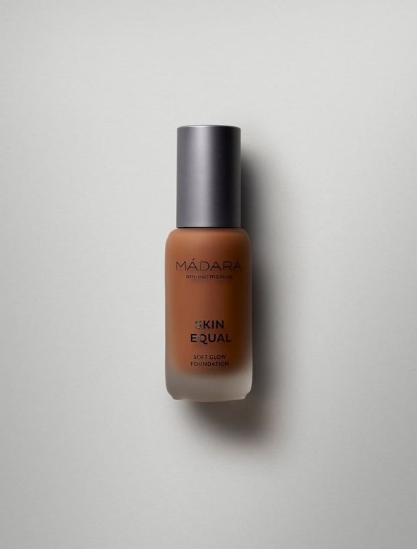MADARA Organic Skincare SKIN EQUAL Foundation, #90 CASTAÑO