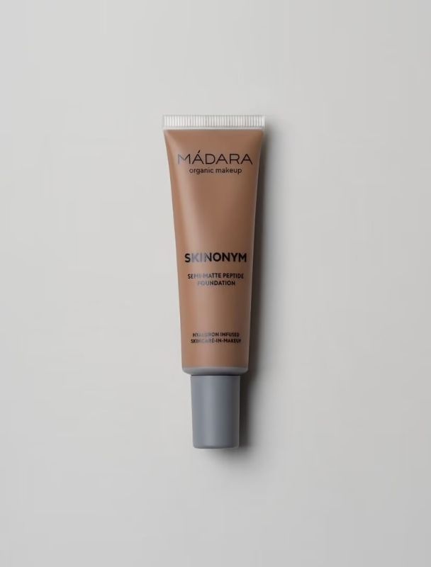 MADARA Organic Skincare SKINONYM Base de Peptidos Semimates, #65 TONO CÁLIDO
