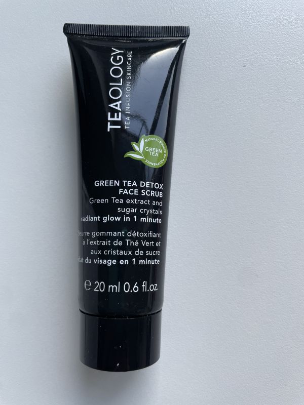 TEAOLOGY Green Tea Detox Face Scrub exfoliante facial de té verde y desintoxicación tamaño de viaje