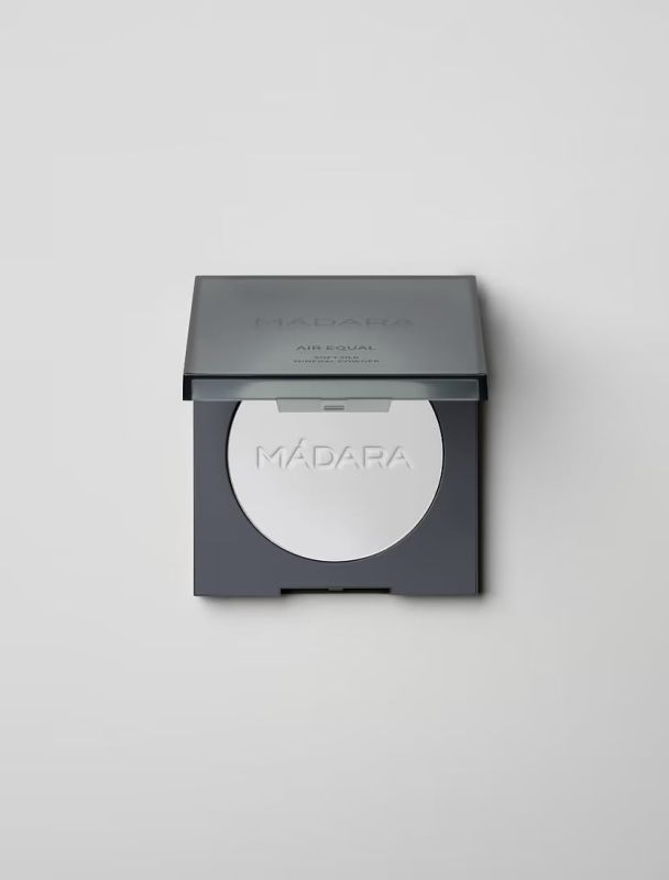 MADARA Organic Skincare AIR EQUAL Soft Silk Mineral Powder, #0 TRANSLÚCIDO