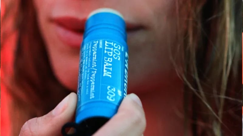 L:A BRUKET No. 309 bálsamo labial SOS para labios Lippenbalsam